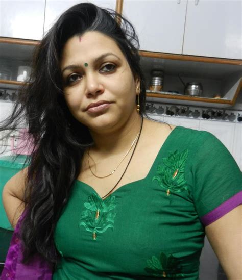 bhabhi nude photo|Bhabhi nude pics